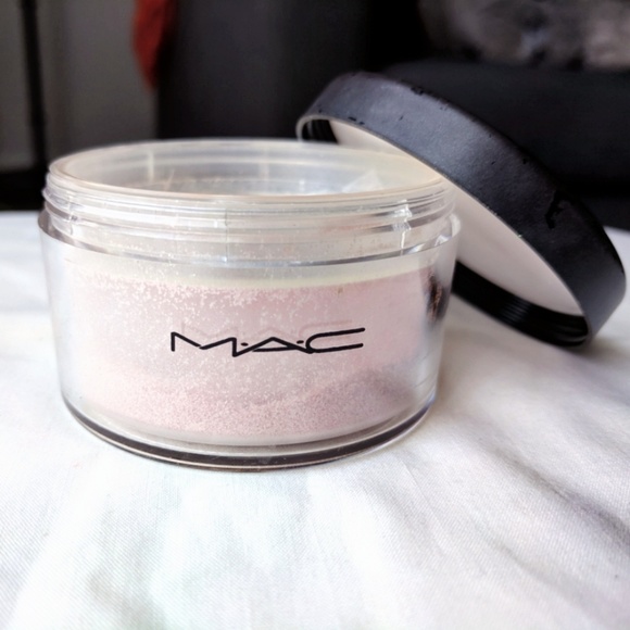MAC Cosmetics Dolled Up Iridescent Powder 1/3 - Picture 4 of 6
